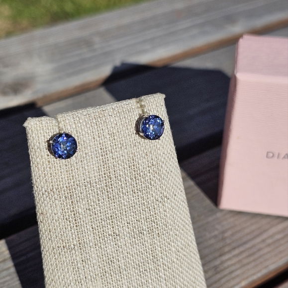 NWB Diamonique amethyst stud earrings - Picture 5 of 7